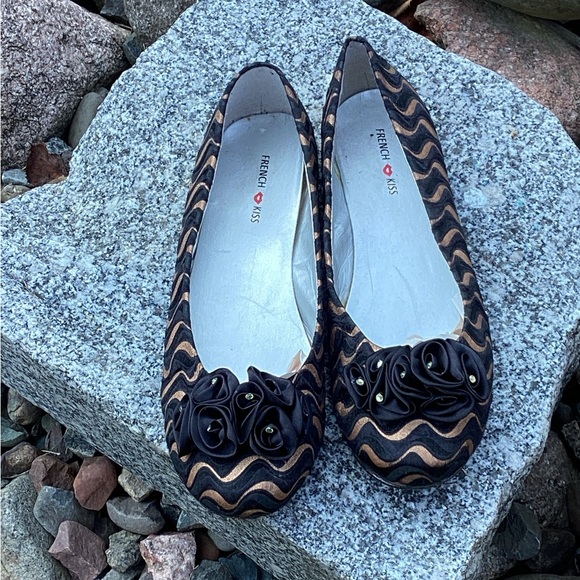 🇫🇷 French Kiss Black and Copper RUFFLE Bow Ballerina Flat Sz - Picture 3 of 15